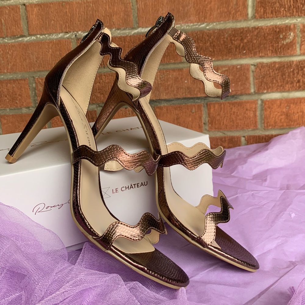 NIB💋Snake Embossed Zig Zag Strap Heel Sandals